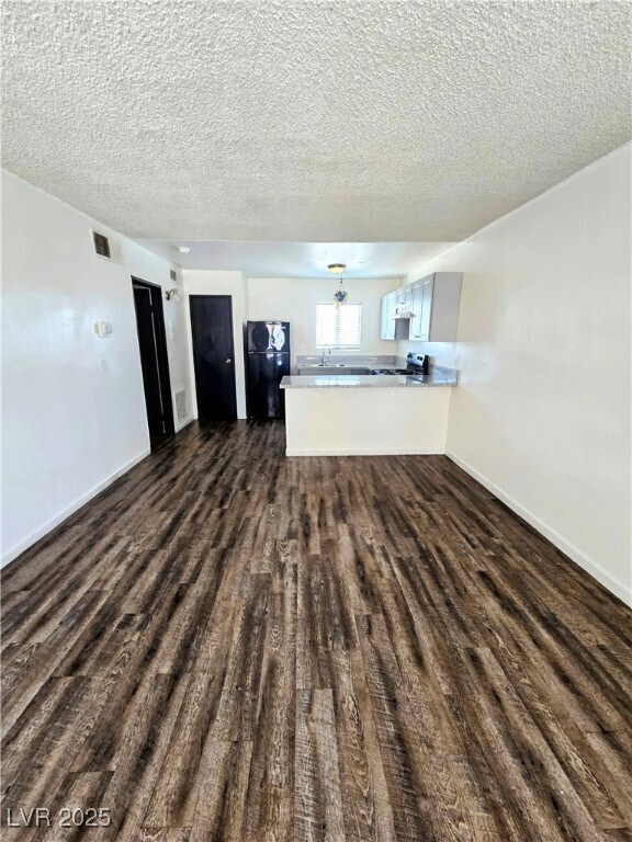 Foto principal - 844 N Held Rd