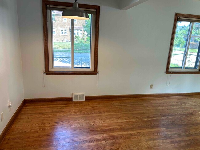 Building Photo - 3376 E Armour Ave