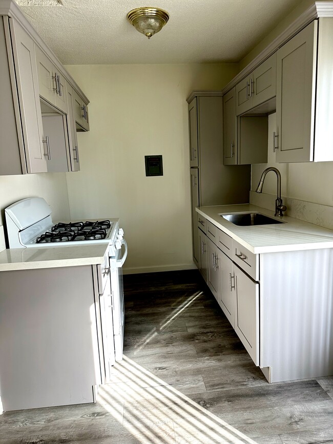 KITCHEN - 11841 Avon Way