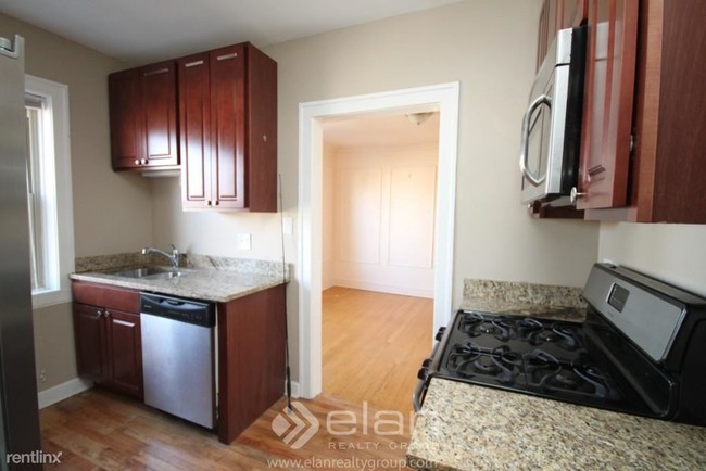 Building Photo - 2 br, 1 bath  - 4915 N Damen Apt 2S Unit 2S