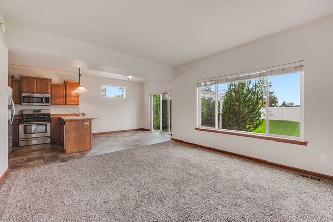 Foto del edificio - 3 bed 2.5 bath Crown Pointe Neighborhood