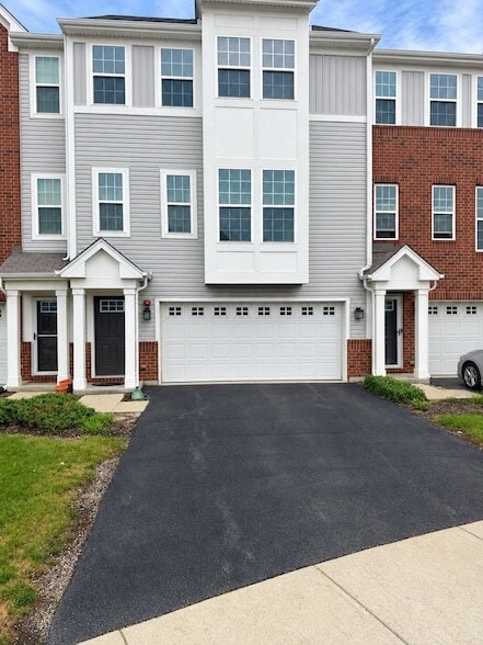 Building Photo - 772 Weller Dr