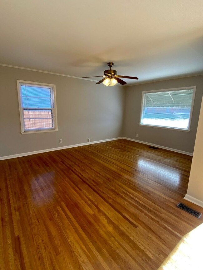 Foto del edificio - Updated & Renovated in Midtown! 3 Bedrooms...