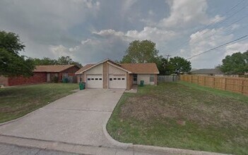 Building Photo - 3902 Peperport Dr