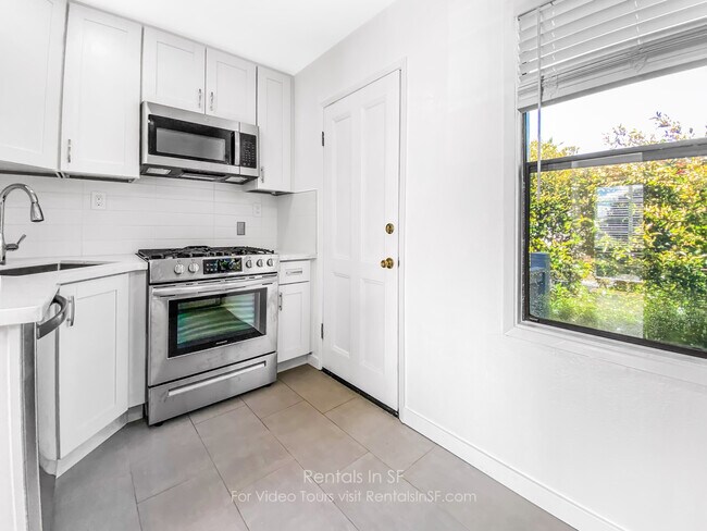 Building Photo - 939 Solano Ave