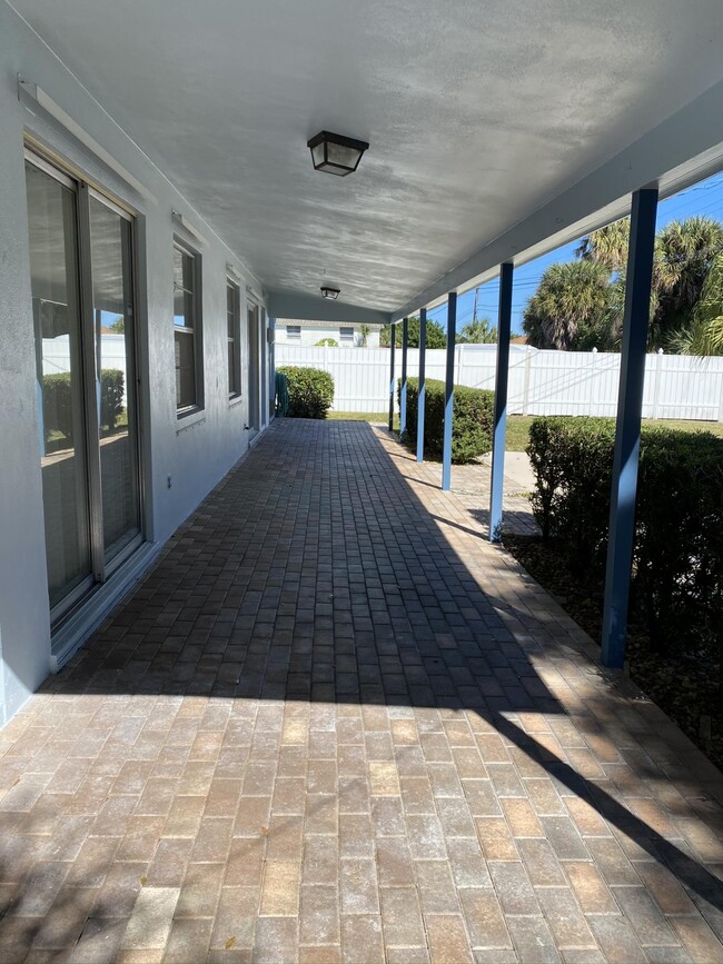 Building Photo - 834 Prosperity Farms Rd