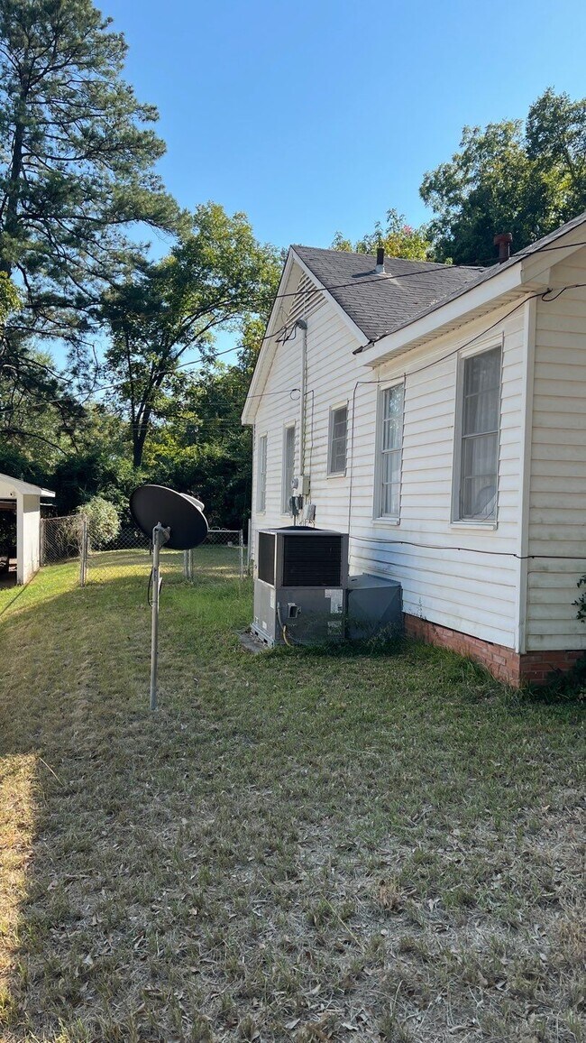 Building Photo - 2366 Dawson Dr
