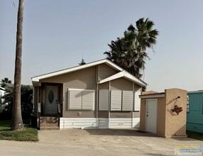 Building Photo - 518 W Clam Cir