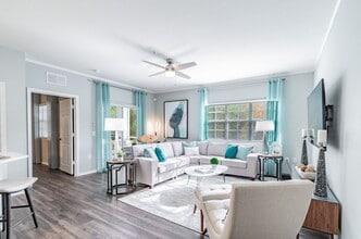 Interior Photo - THE PARQ AT CROSS CREEK