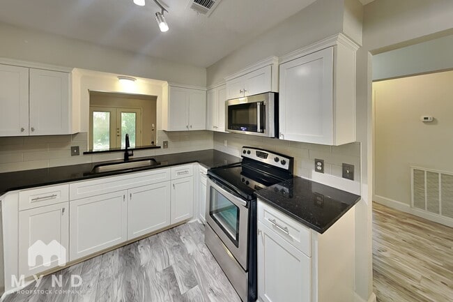 Building Photo - 61 S Circlewood Glen