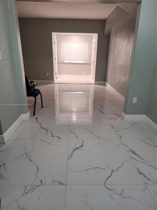 Foto del edificio - 731 NE 141st St