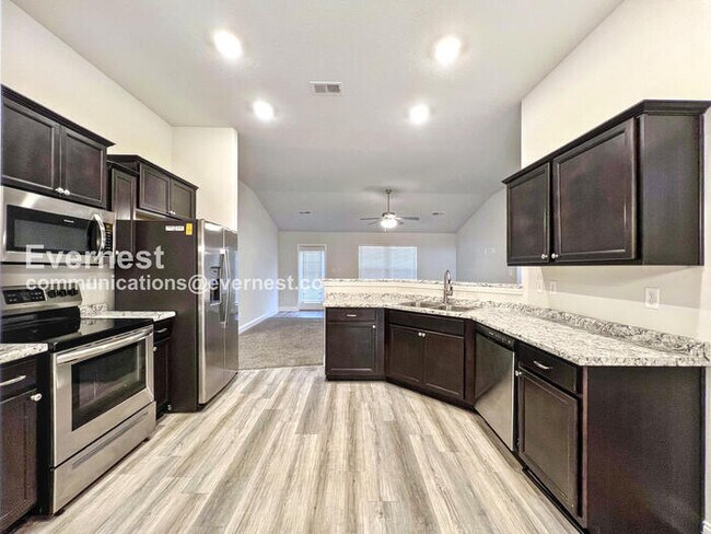 Foto del edificio - 5909 Kuykendall Dr