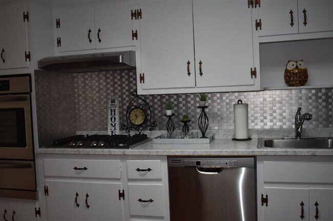 Building Photo - 218 Seaview Ave