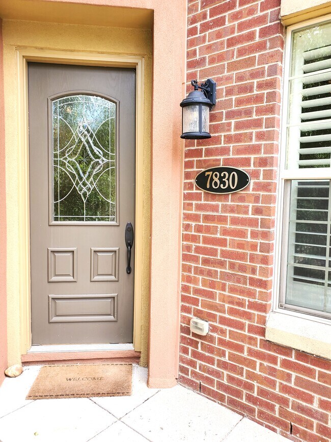 Foto del edificio - 7830 Inverness Blvd