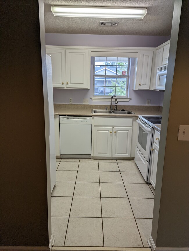 Kitchen with dishwasher and full suite of appliances included - 76 Al Henderson Blvd