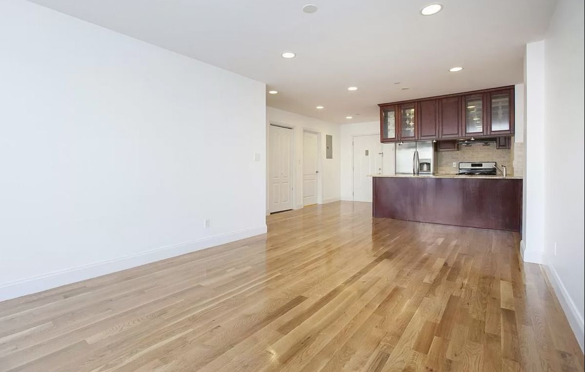 Primary Photo - 43 AVENUE