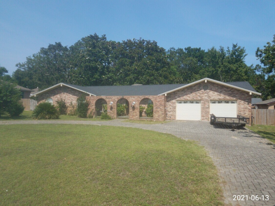 319 S Sunset Blvd, Gulf Breeze, FL 32561 House for Rent in Gulf