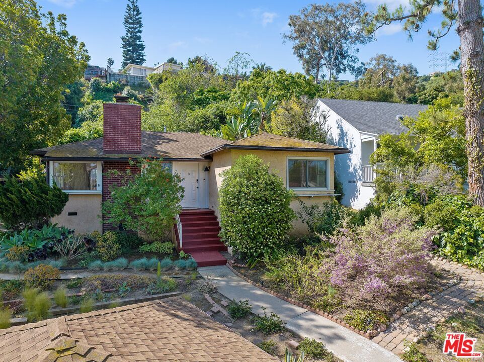Primary Photo - 3938 Burnside Ave