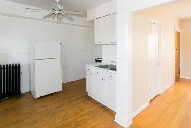 Foto del edificio - 4409 N Kenneth Ave