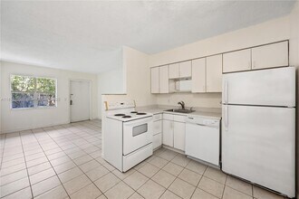 Building Photo - 400 SE 31st St