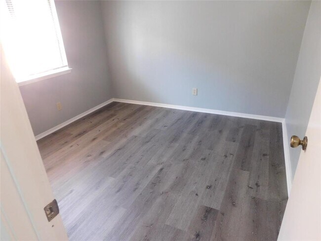 Building Photo - 8315 Elm Ct