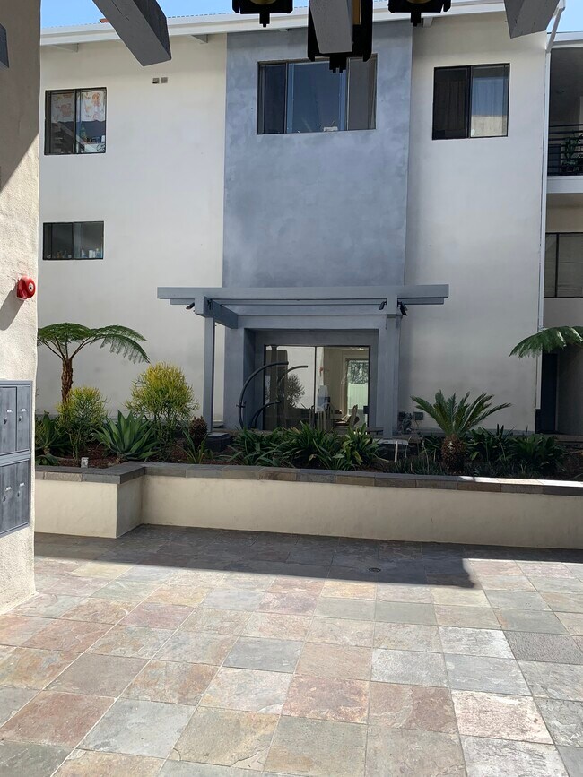 Patio del vestíbulo - 1909 Pelham Ave