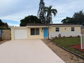 Building Photo - 4852 SW 44th Terrace
