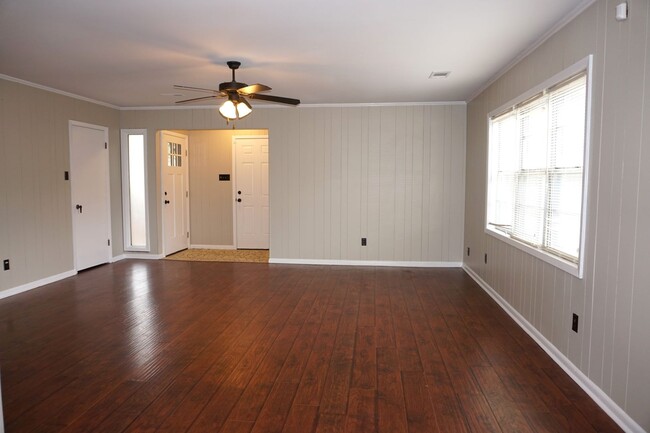 Building Photo - Spacious 3-Bedroom Home with Bonus Room!