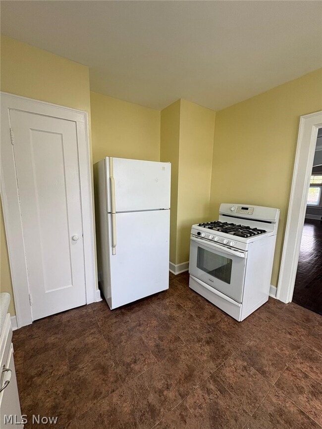 Building Photo - 3704 W 138th St