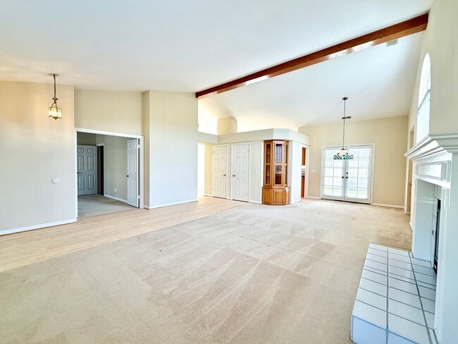 Building Photo - Kellogg School District Home with pool and tennis court access