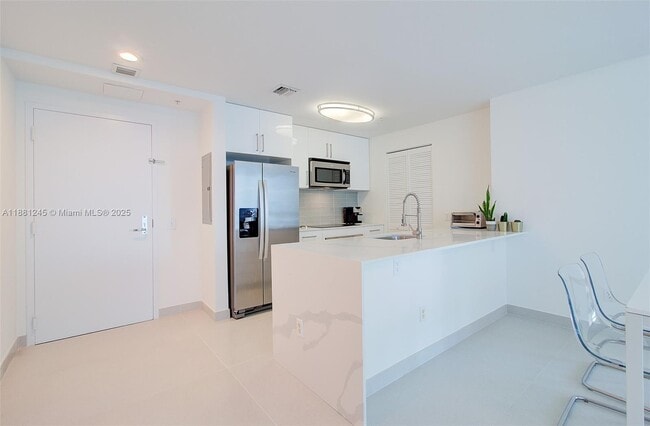 Building Photo - 300 S Biscayne Blvd