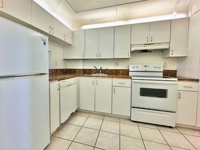Foto del edificio - 2903 NE 163rd St