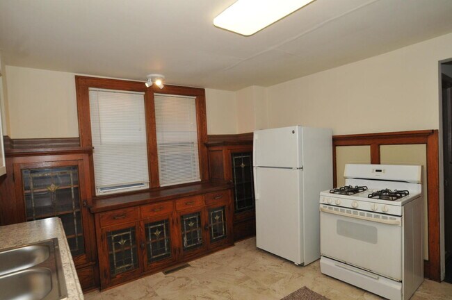 Building Photo - 1600 S 35th St