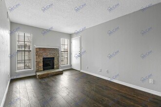 Building Photo - 9520 Royal Ln