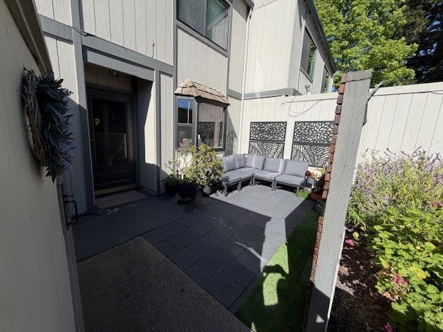 Foto del edificio - 1527 Ashwood Dr