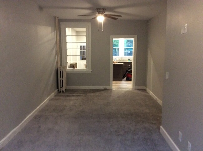 Dining room - 325 W 4th St