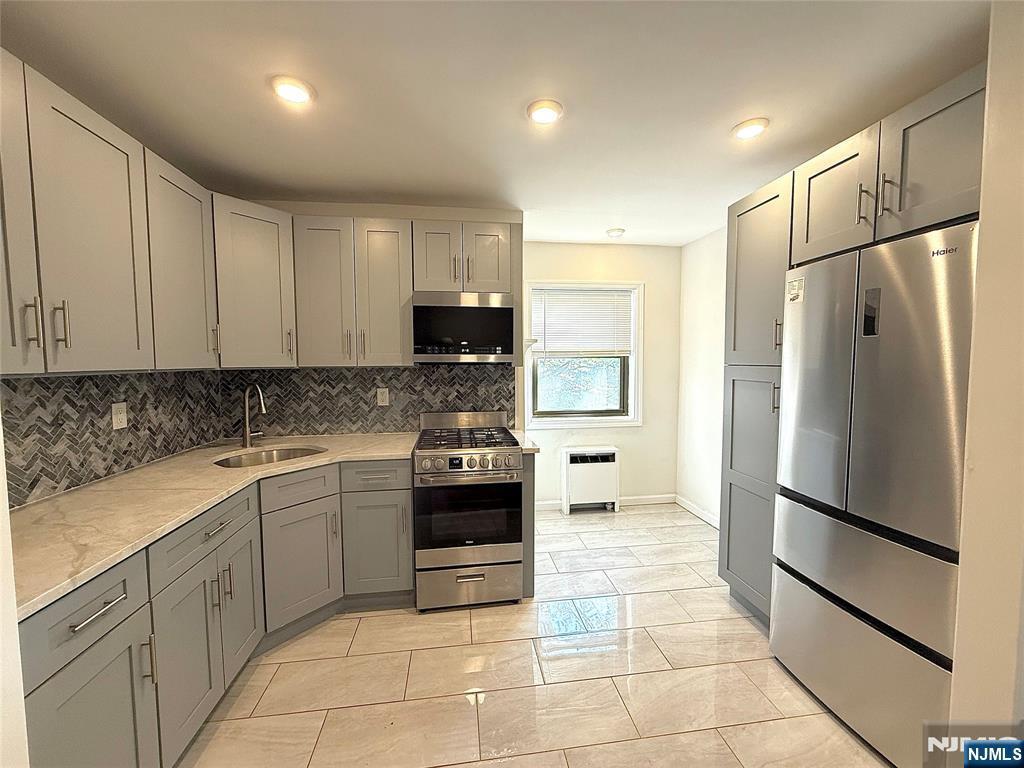 Foto principal - 3071 Edwin Ave