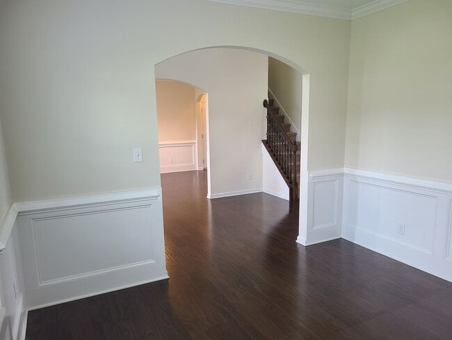 Building Photo - Beautiful unfurnished 4 bedroom, 3.5 bath ...