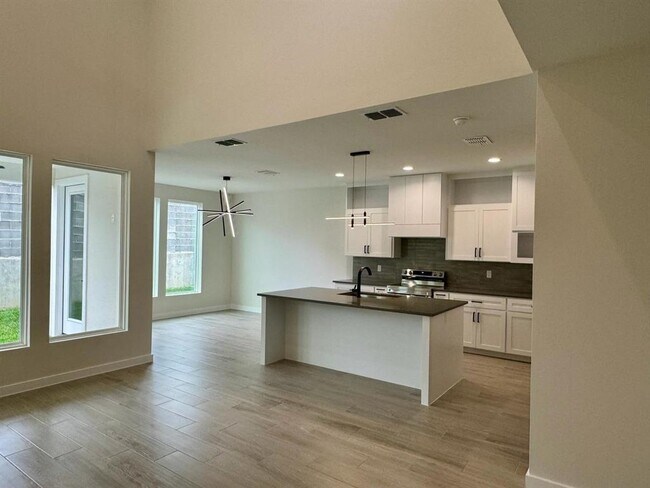 Foto del edificio - 7511 Cresta Bella St