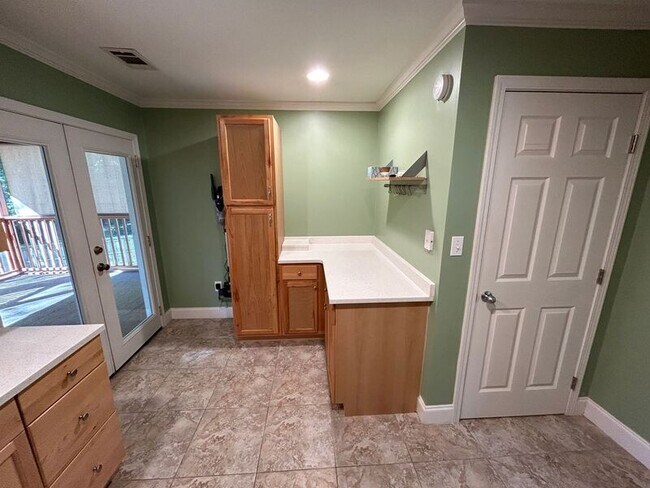 Foto del edificio - 1955 Shalimar Dr NE