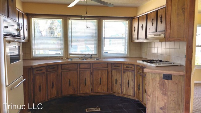 Foto del edificio - 2 br, 2 bath House - 2242 Rush St