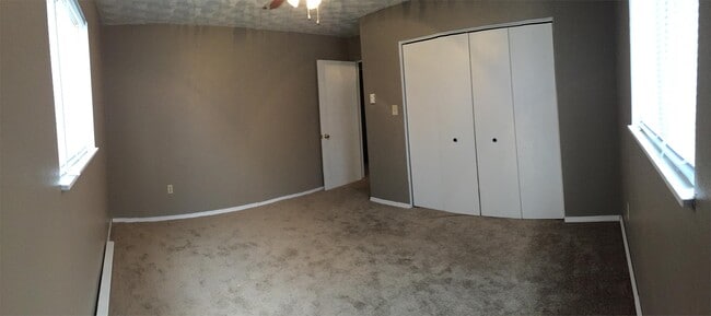 Building Photo - 104 N Pecan St