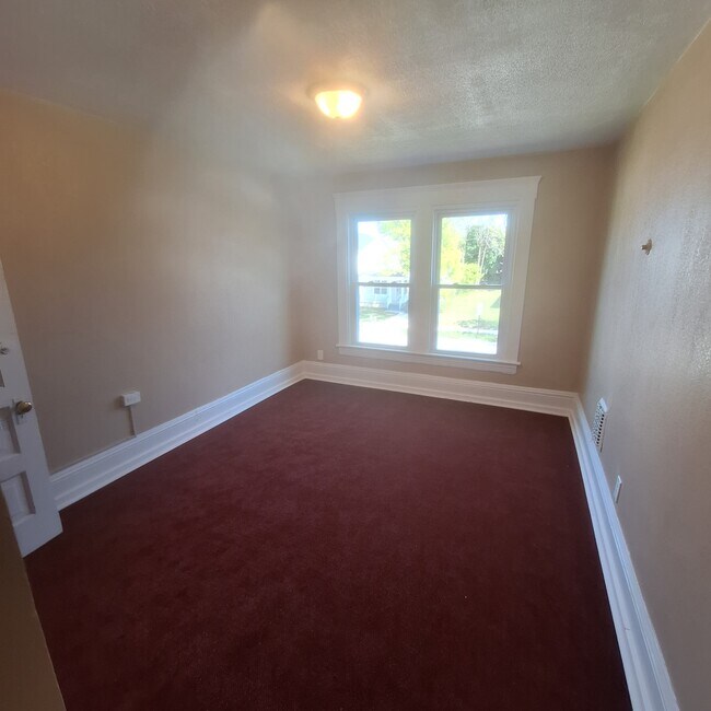 Foto del edificio - 2282 E 100th St