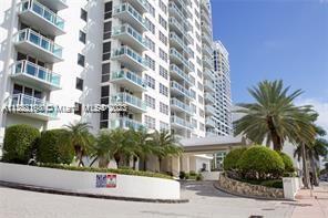 Foto del edificio - 6917 Collins Ave