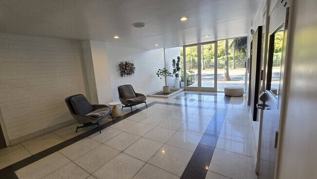 Foto del edificio - 7560 Hollywood Blvd