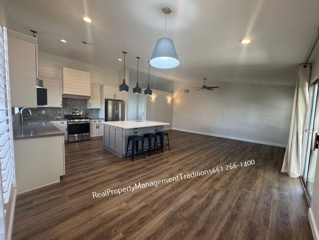 Building Photo - Elegant  4 Bed 2 Bath Home