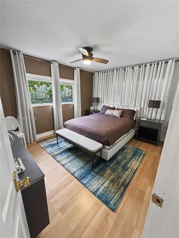 Foto del edificio - 1423 Holly Heights Dr
