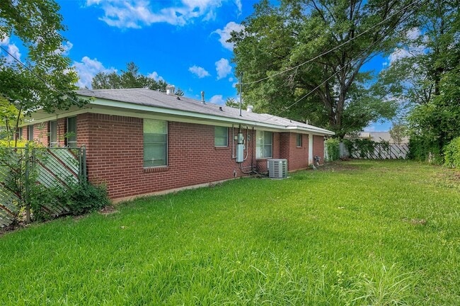 Building Photo - 2501 Rosedale Pl