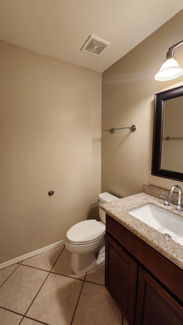 Building Photo - 3 Bed 2 Bath Laveen Home