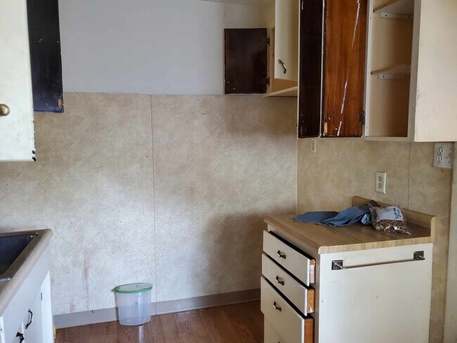 Building Photo - 741 S Stone St